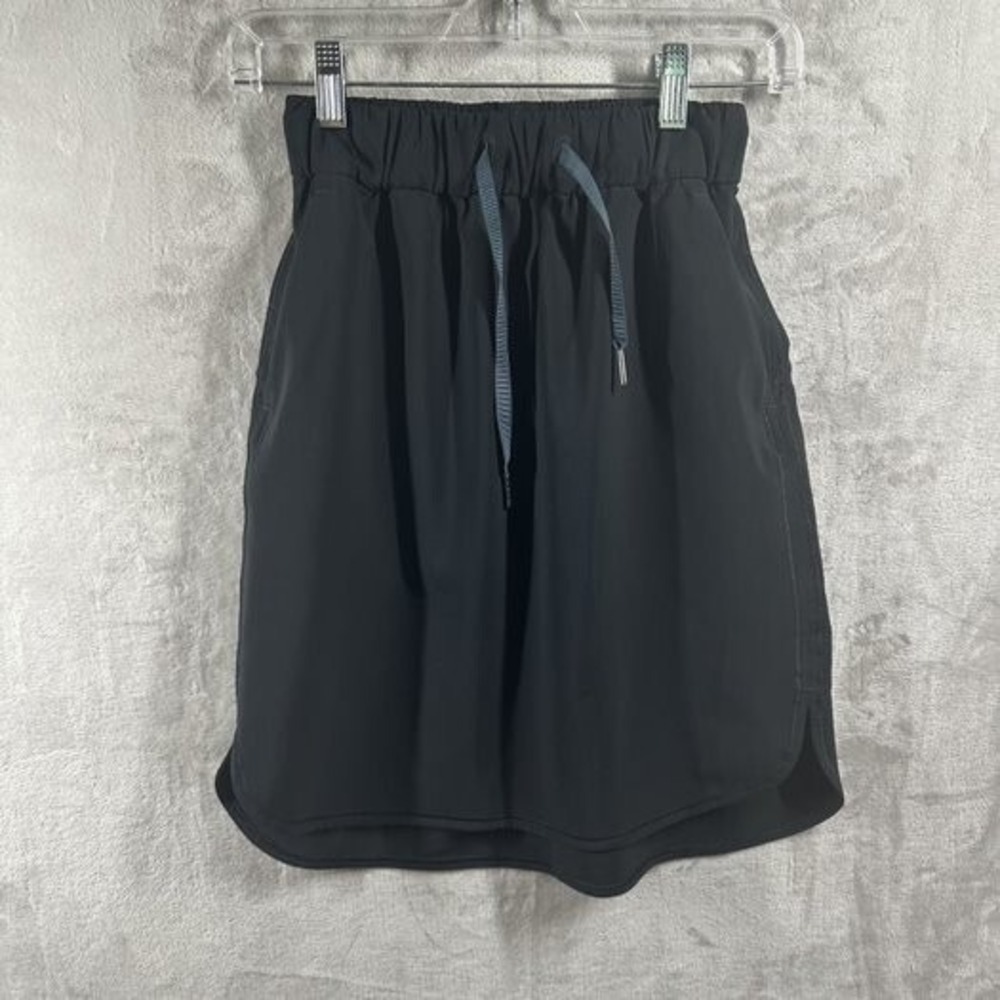 Lululemon On the Fly *21" Skirt Black Luxtreme Size 2 EUC